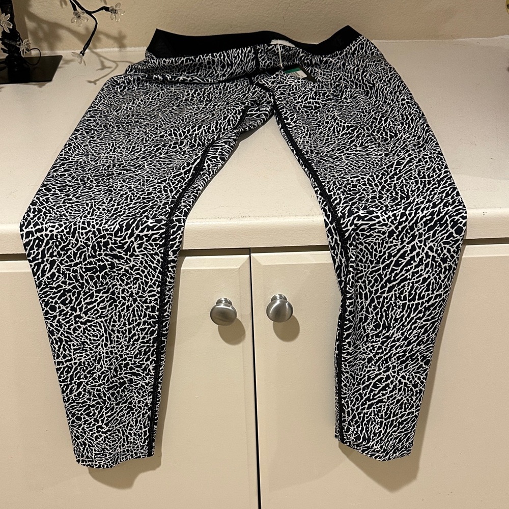Nike Monochrome Patterned leggings - Picture 4 of 4